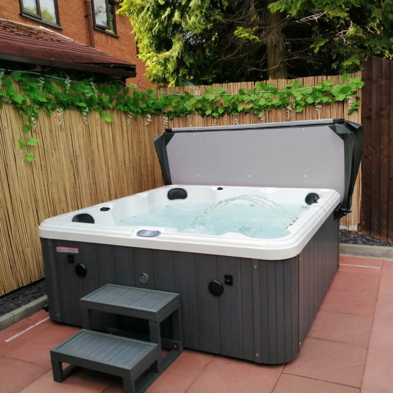 Blue Whale Summer Breeze Spa Hot Tub (Supplied & Fitted) Bounty